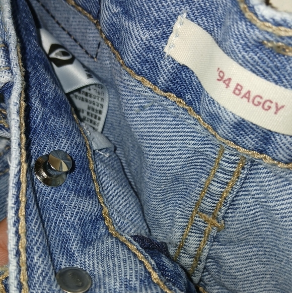 Levi's Baggy Jeans Women 25 Blue Light Wash 94 Baggy Distressed Taper Skater - Picture 15 of 15